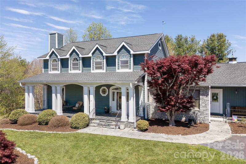 102 Brookhollow Dr, Flat Rock, NC 28731