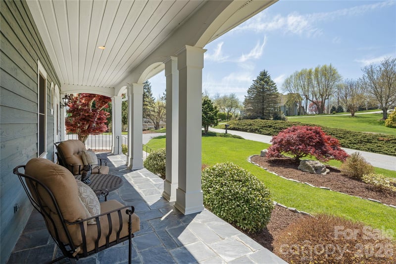 102 Brookhollow Dr, Flat Rock, NC 28731