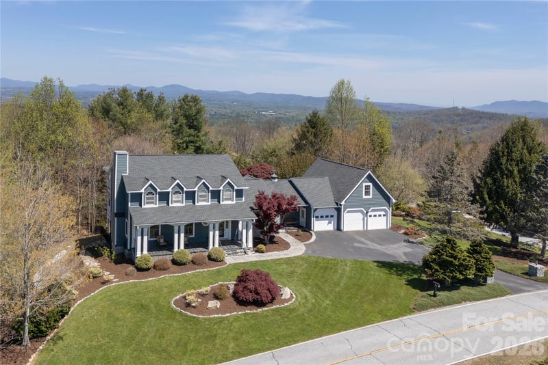 102 Brookhollow Dr, Flat Rock, NC 28731