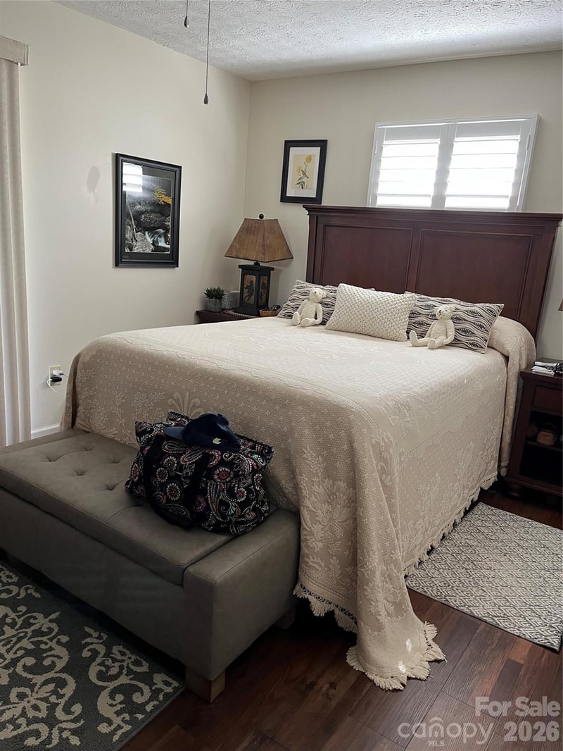 10 Onyx Ln, Maggie Valley, NC 28751