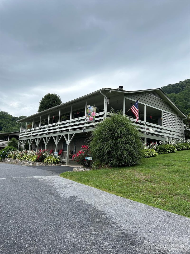 10 Onyx Ln, Maggie Valley, NC 28751