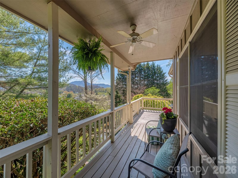 55 Round Top Rd, Waynesville, NC 28785