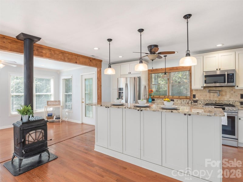 55 Round Top Rd, Waynesville, NC 28785