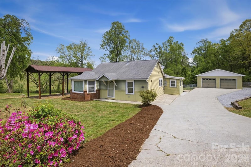 2566 Andrews Cir, Lenoir, NC 28645