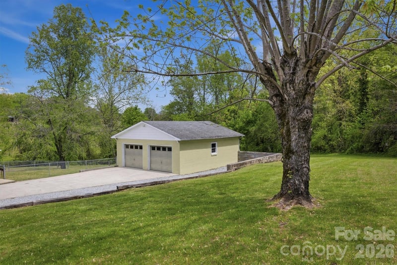 2566 Andrews Cir, Lenoir, NC 28645