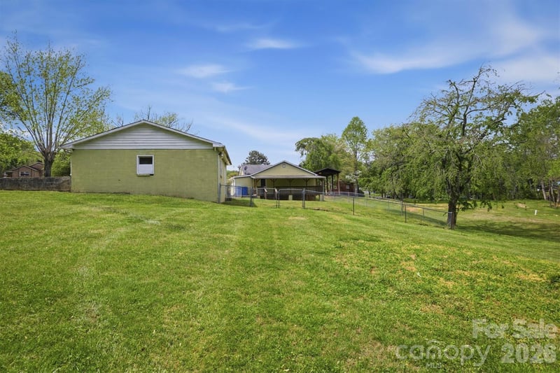 2566 Andrews Cir, Lenoir, NC 28645