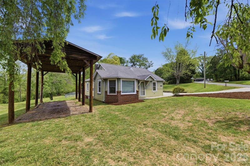 2566 Andrews Cir, Lenoir, NC 28645