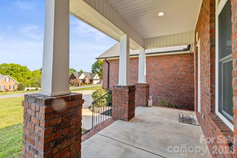 2411 Carriage Ln, Lincolnton, NC 28092