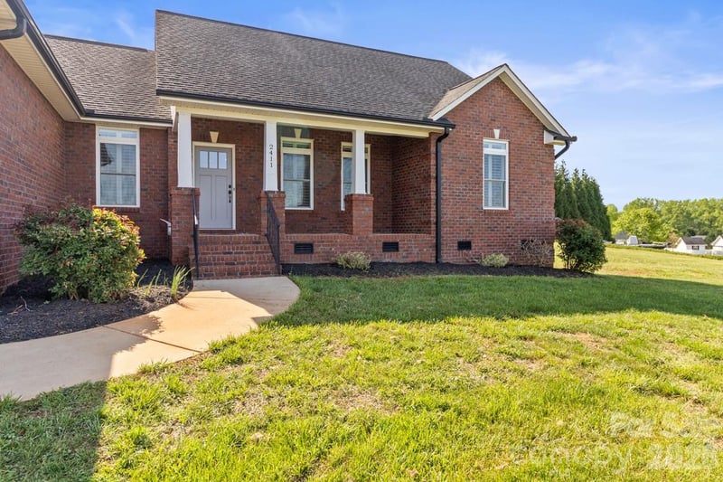 2411 Carriage Ln, Lincolnton, NC 28092