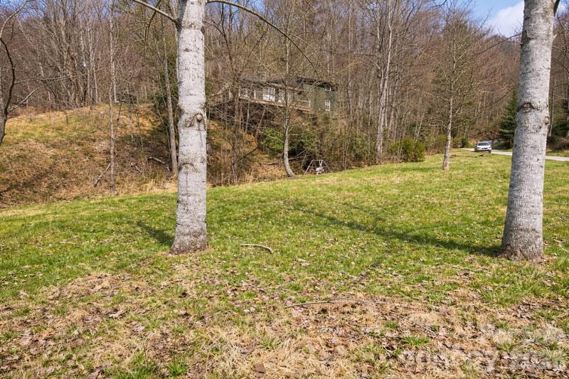 1511 Water Wheel Cv, Clyde, NC 28721
