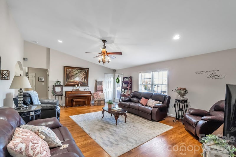 5507 Land Harbour Dr, Granite Falls, NC 28630