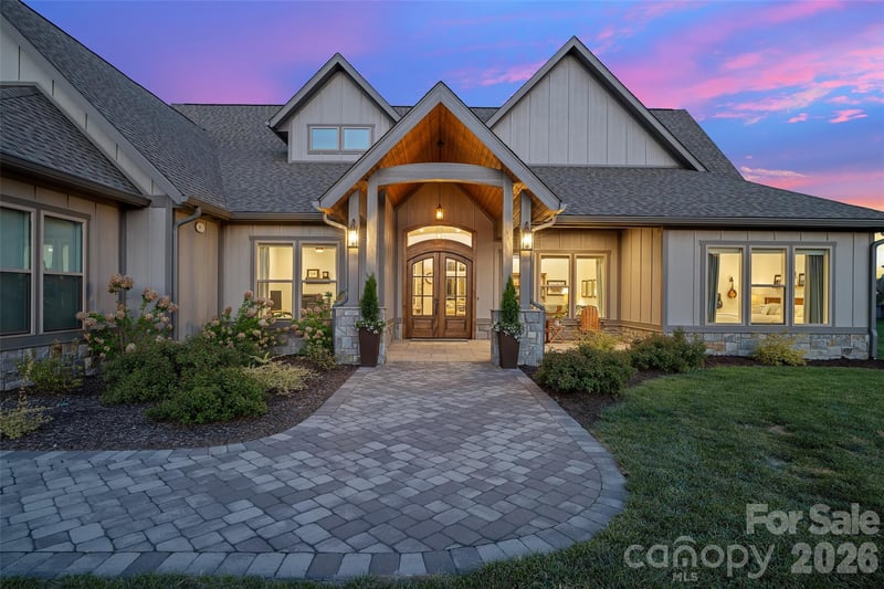 480 Daniel Circle Dr, Mills River, NC 28759