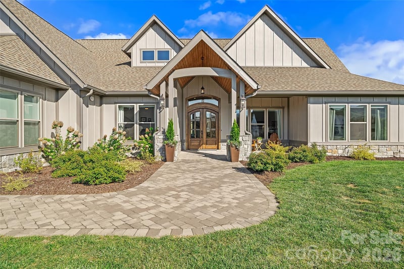 480 Daniel Circle Dr, Mills River, NC 28759