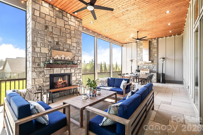 480 Daniel Circle Dr, Mills River, NC 28759