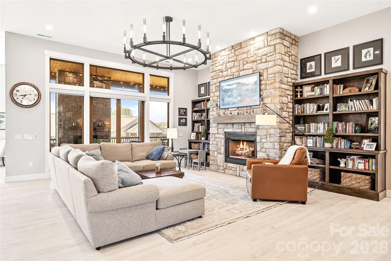 480 Daniel Circle Dr, Mills River, NC 28759