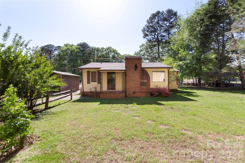 5208 Hickory Grove Rd, Mount Holly, NC 28120