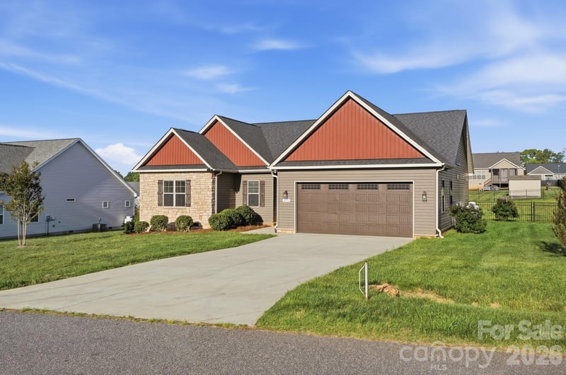 172 Staffordshire Dr, Statesville, NC 28625