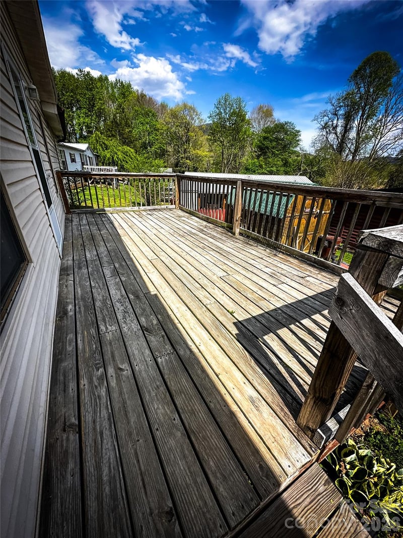 6 Lake Eden Cir, Black Mountain, NC 28711