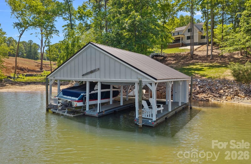 1420 Roundstone Rd, Sherrills Ford, NC 28673
