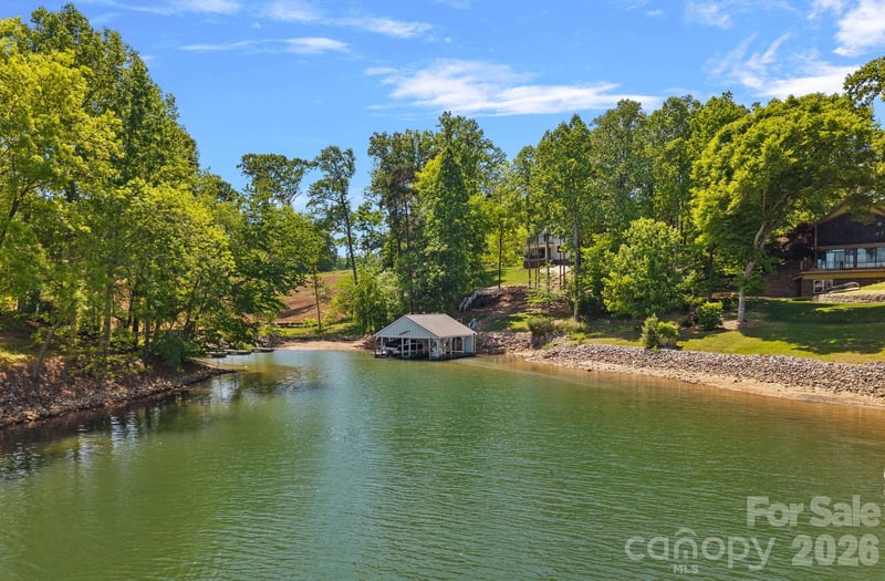 1420 Roundstone Rd, Sherrills Ford, NC 28673