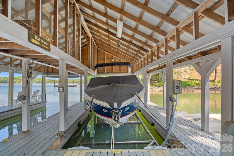 1420 Roundstone Rd, Sherrills Ford, NC 28673