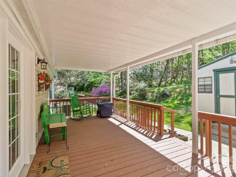 469 Hensley Branch Rd, Burnsville, NC 28714