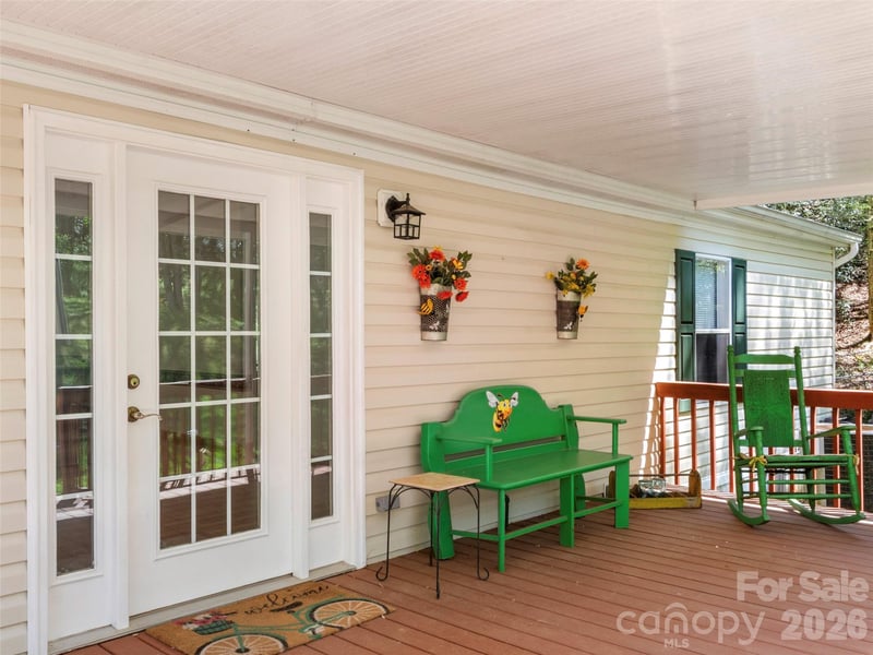 469 Hensley Branch Rd, Burnsville, NC 28714