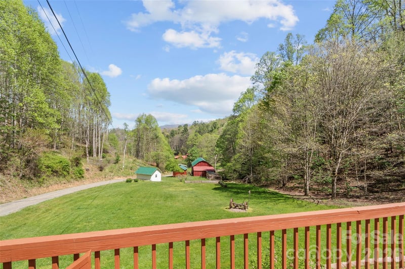 469 Hensley Branch Rd, Burnsville, NC 28714