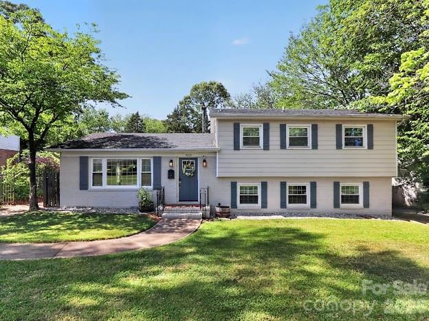 3025 Dunaire Dr, Charlotte, NC 28205