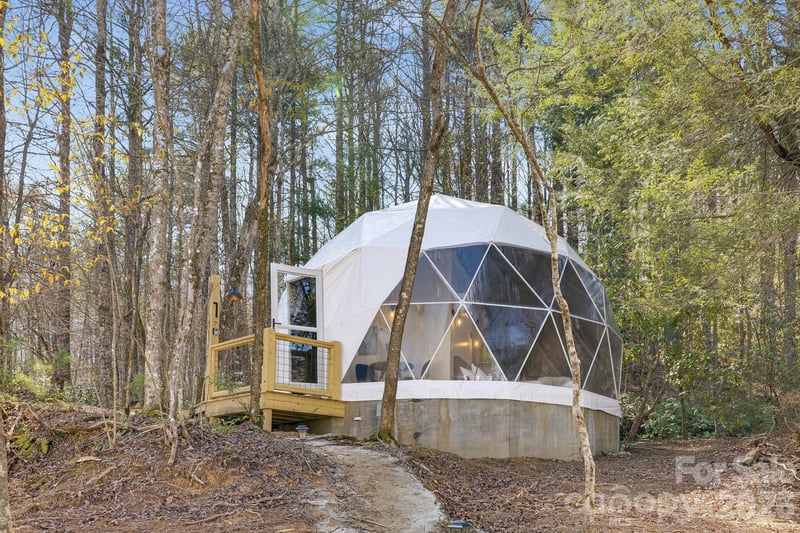 186 Meece Rd, Rosman, NC 28772