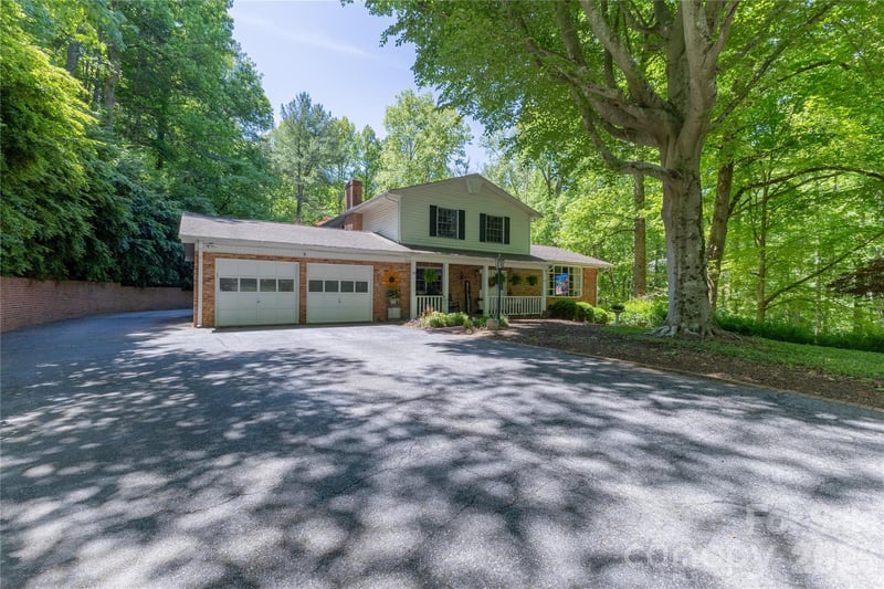 819 Chesterfield Cir, Lenoir, NC 28645