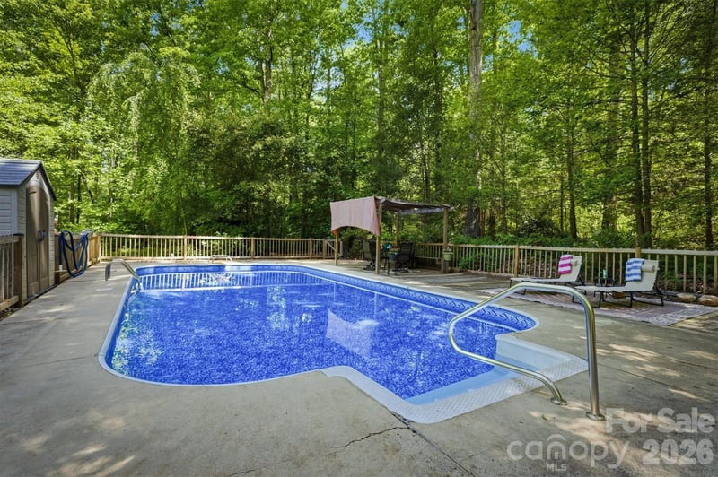 3432 Ridgewood Dr, Morganton, NC 28655