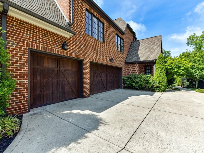808 Huntington Park Dr, Charlotte, NC 28211