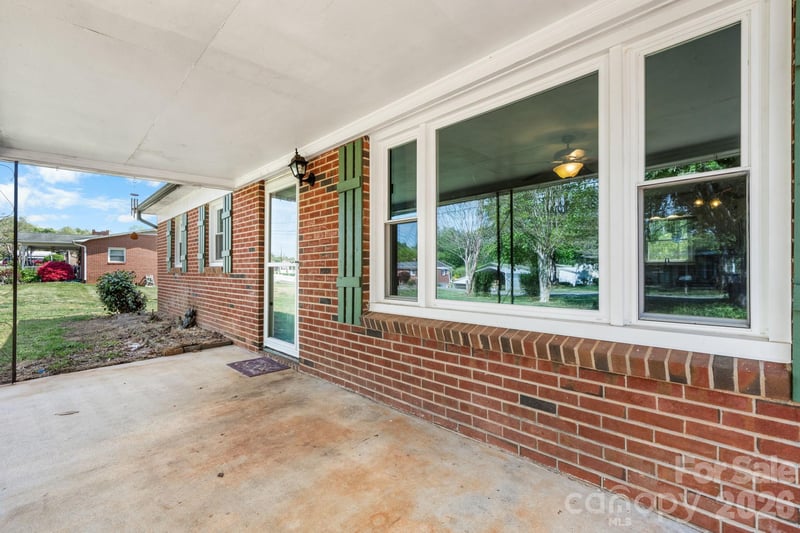 2525 Old Trenton Pl, Lenoir, NC 28645