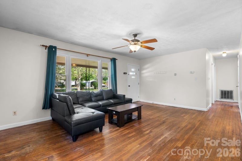2525 Old Trenton Pl, Lenoir, NC 28645