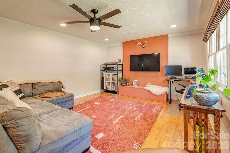 24 Forest Ln, Black Mountain, NC 28711