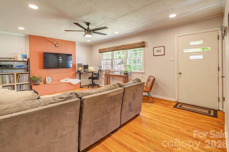 24 Forest Ln, Black Mountain, NC 28711
