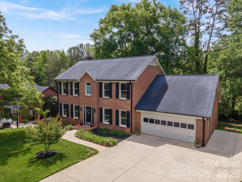 134 31st Avenue Ct, Hickory, NC 28601