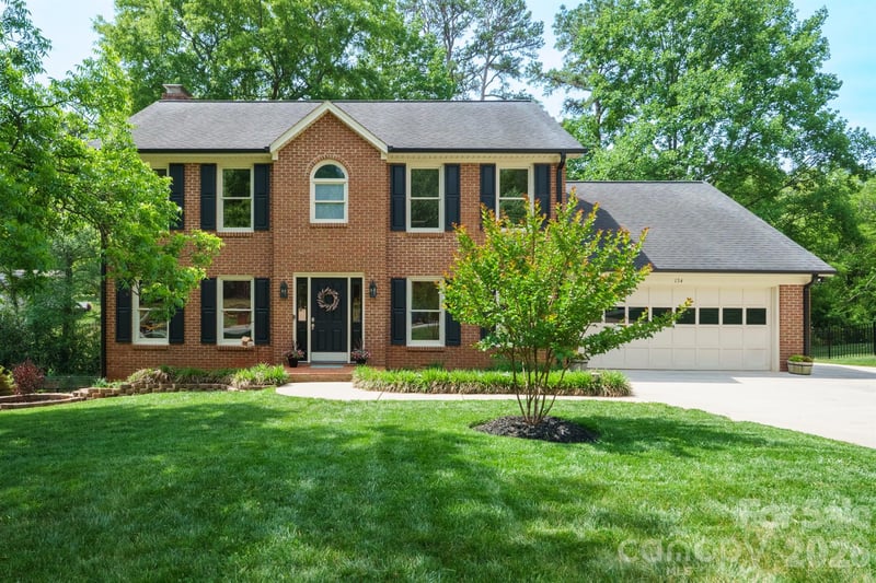 134 31st Avenue Ct, Hickory, NC 28601