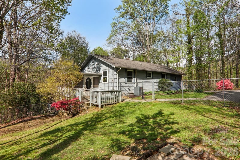 74 Link Cir, Maggie Valley, NC 28751