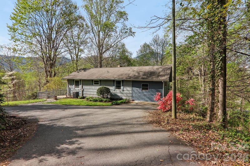 74 Link Cir, Maggie Valley, NC 28751