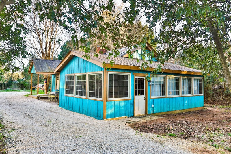 221 Pineville Matthews Rd, Matthews, NC 28105