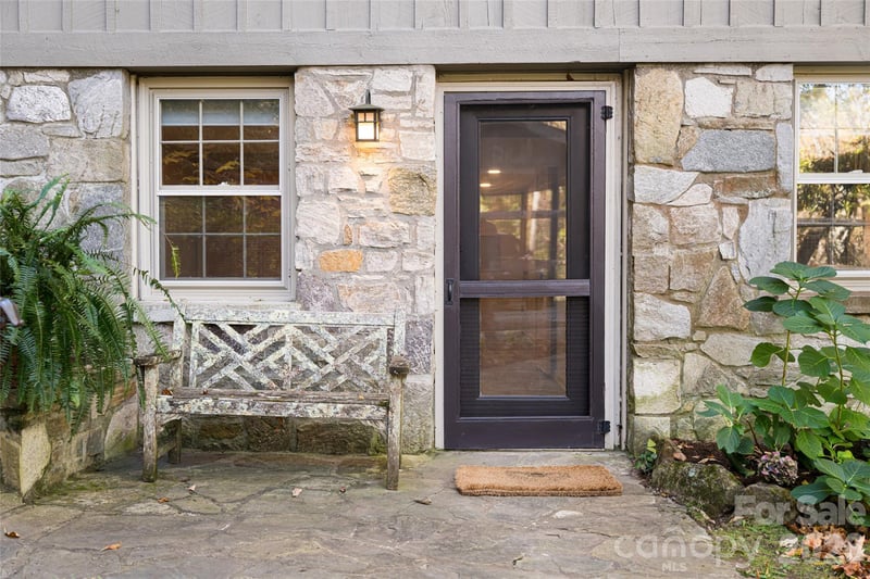 15 Meadow Ln, Fairview, NC 28730