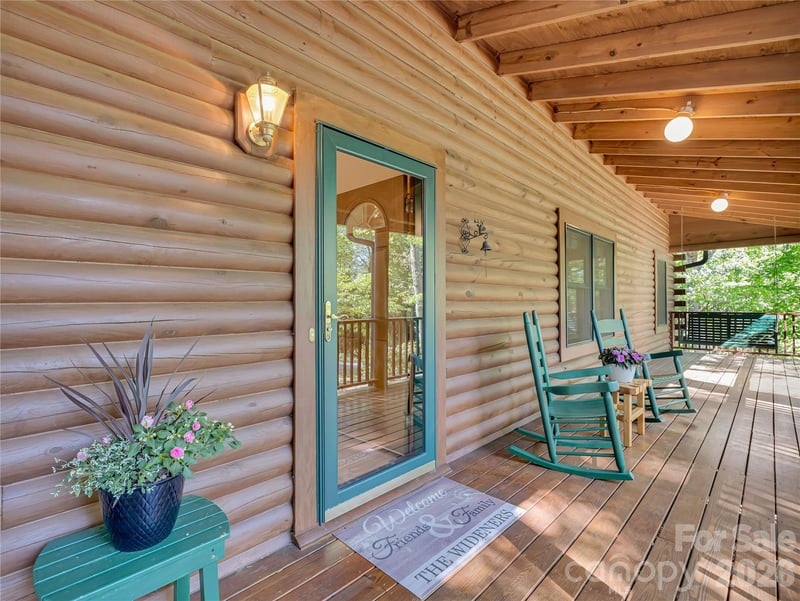 212 Glen Echo Cir, Saluda, NC 28773