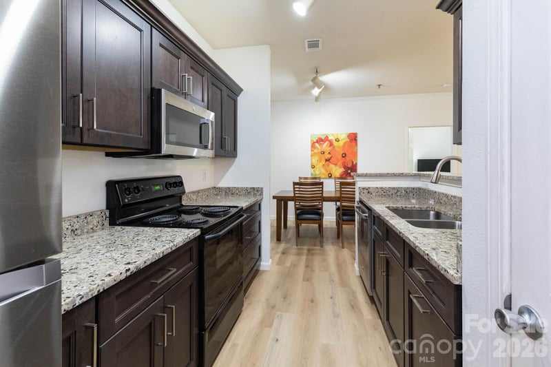 400 Vista Lake Dr #002, Candler, NC 28715