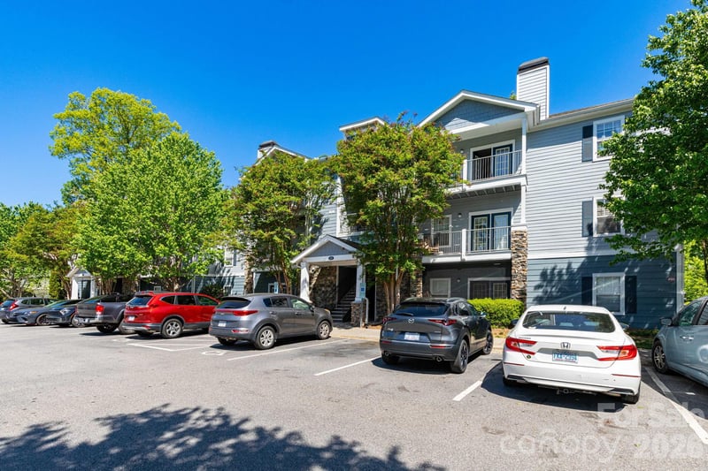 400 Vista Lake Dr #002, Candler, NC 28715