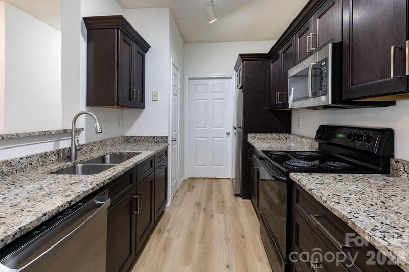 400 Vista Lake Dr #002, Candler, NC 28715