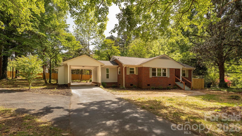 137 Birchwood Dr, Charlotte, NC 28214