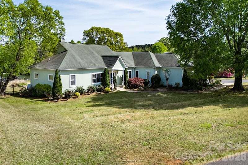 46356 Chase Point Dr, Norwood, NC 28128