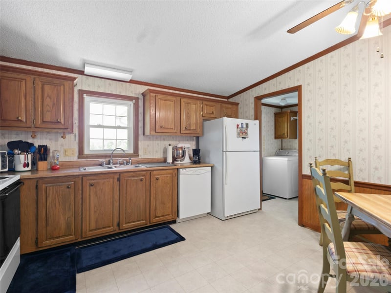 60 Dix Creek Chapel Rd, Asheville, NC 28806